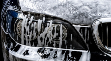 Lavare auto a casa: prodotti e consigli per un risultato perfetto
